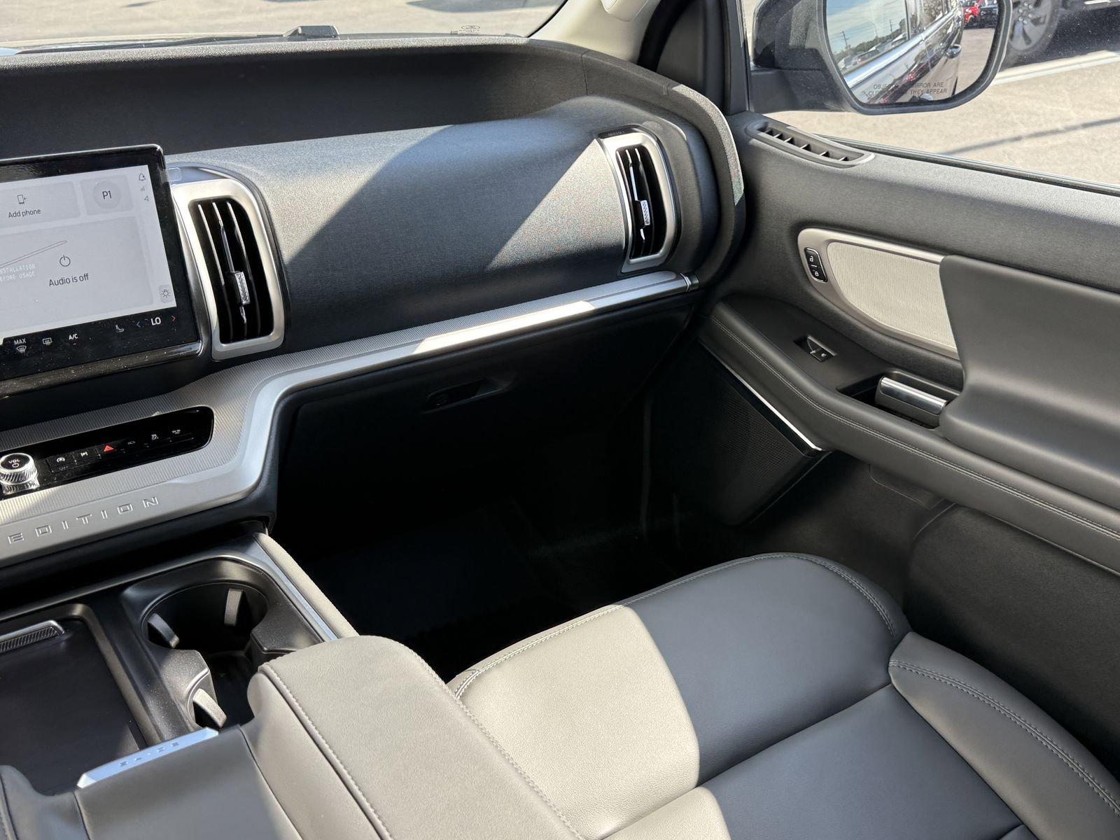 Ford Expedition Active 4X2 Regular - Thumbnail 12