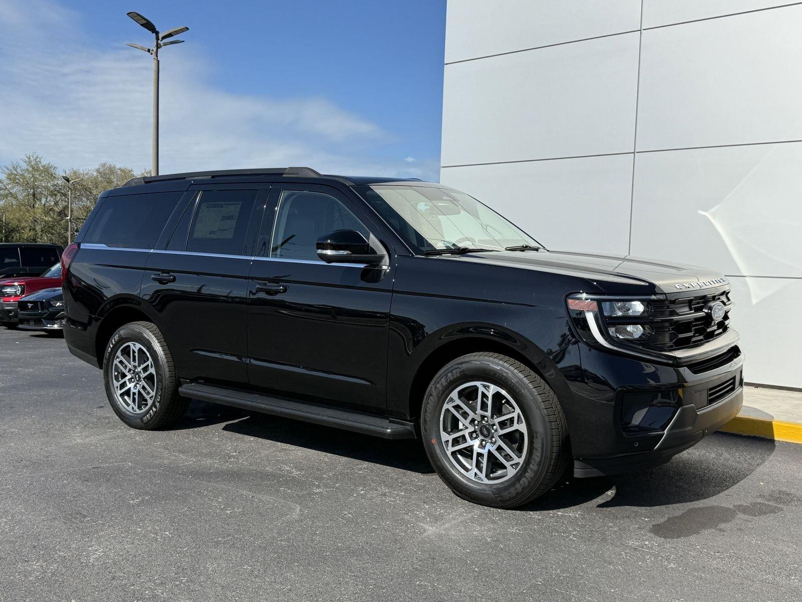 Ford Expedition Active 4X2 Regular - Thumbnail 3