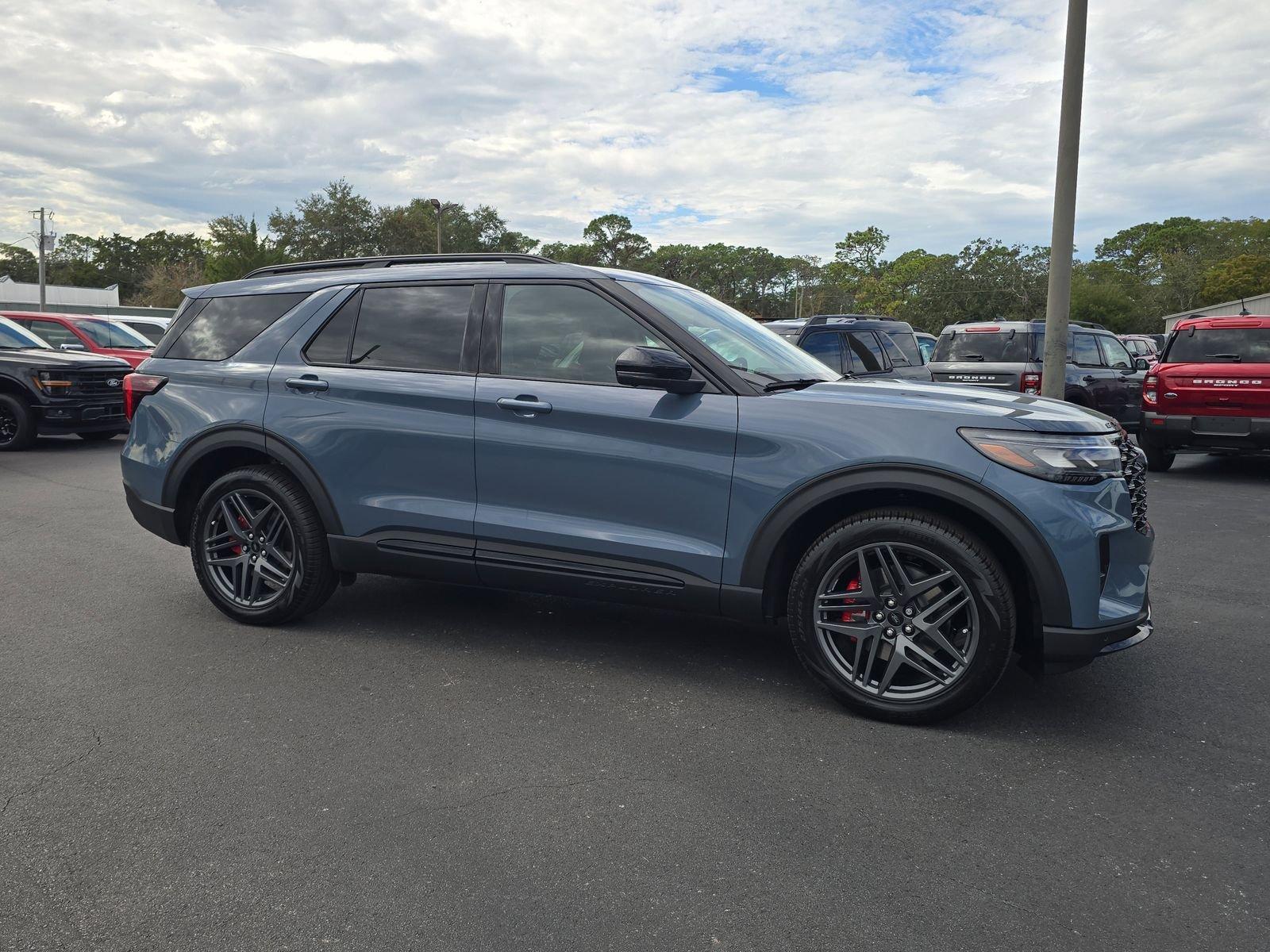 Ford Explorer St Rwd 4D Sport Utility - Thumbnail 3