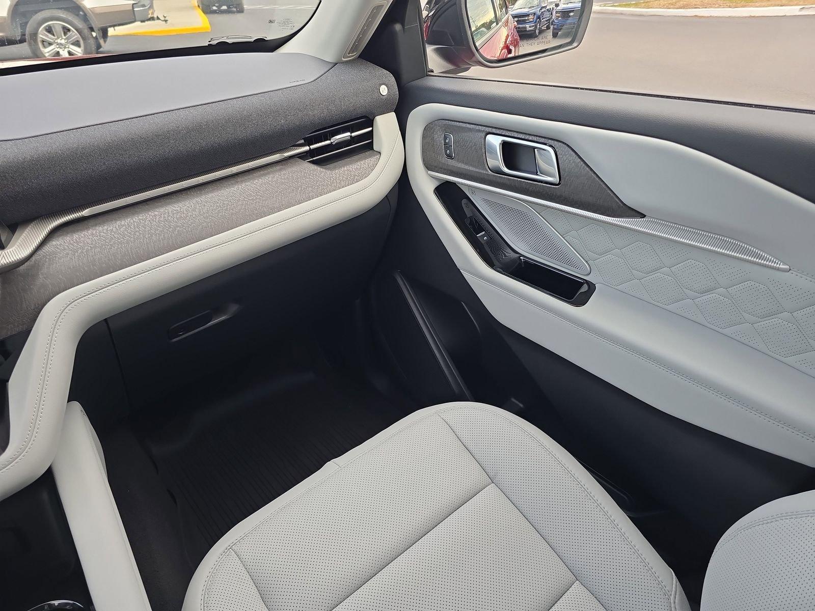 Ford Explorer Platinum 4Wd 4D Sport Utility - Thumbnail 12