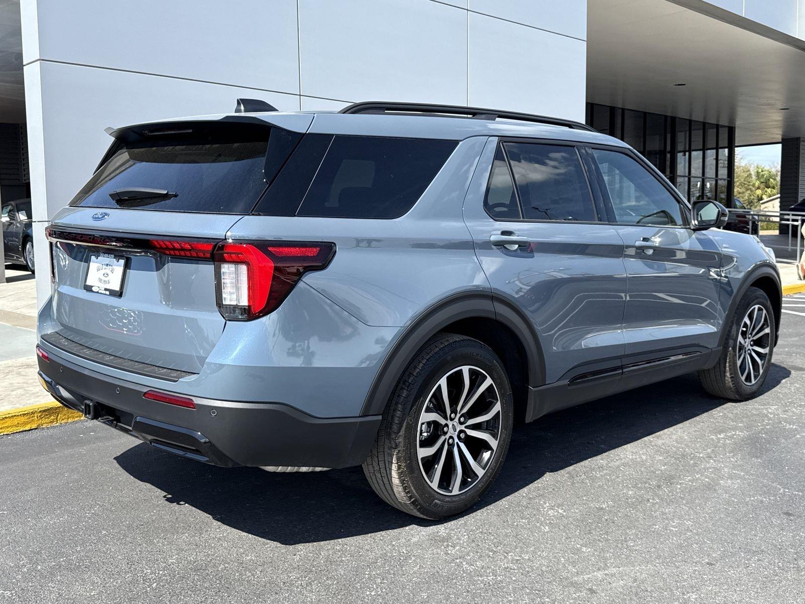 Ford Explorer St-Line Rwd 4D Sport Utility - Thumbnail 5