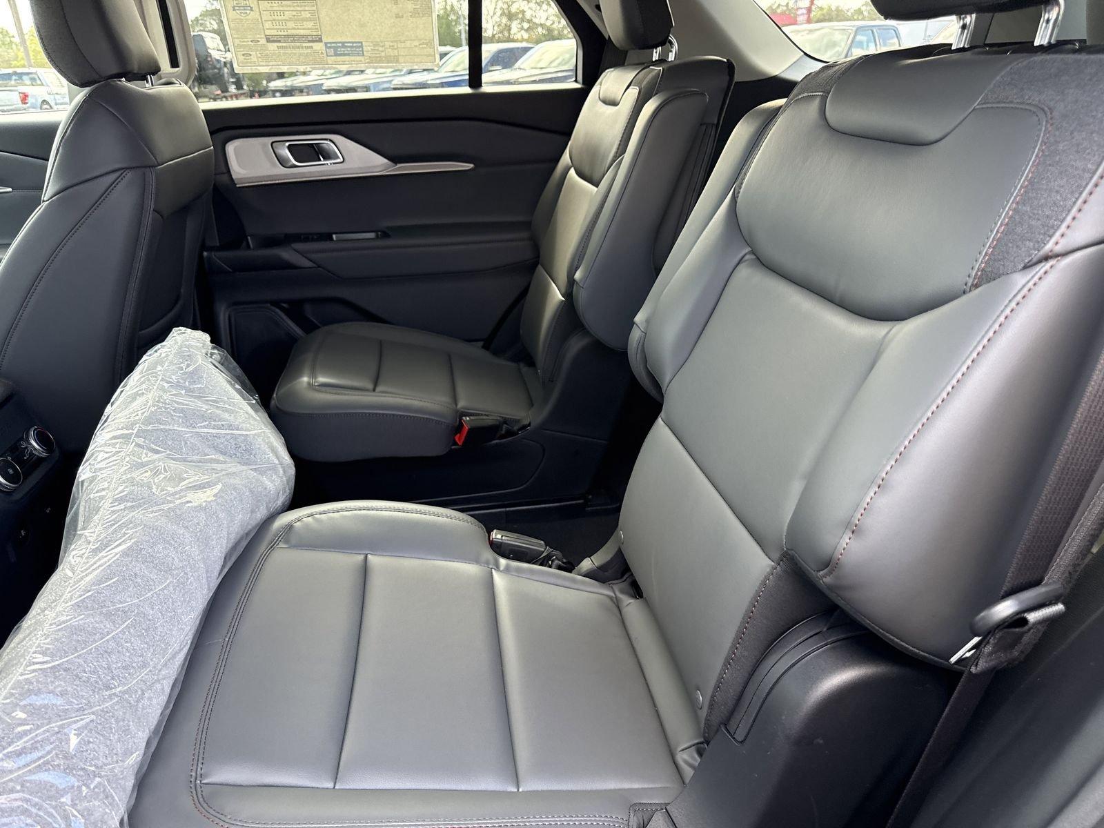 Ford Explorer Active Rwd 4D Sport Utility - Thumbnail 15