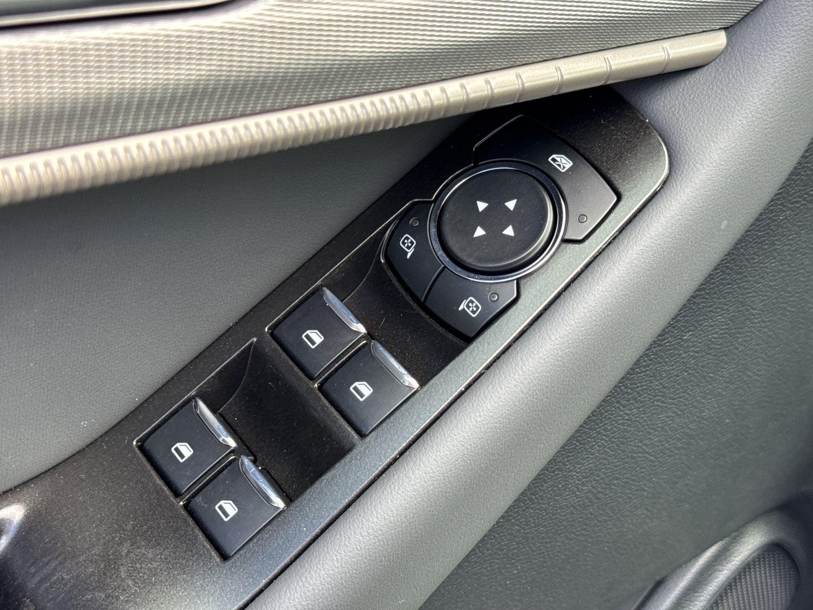 Ford Explorer Active Rwd 4D Sport Utility - Thumbnail 17