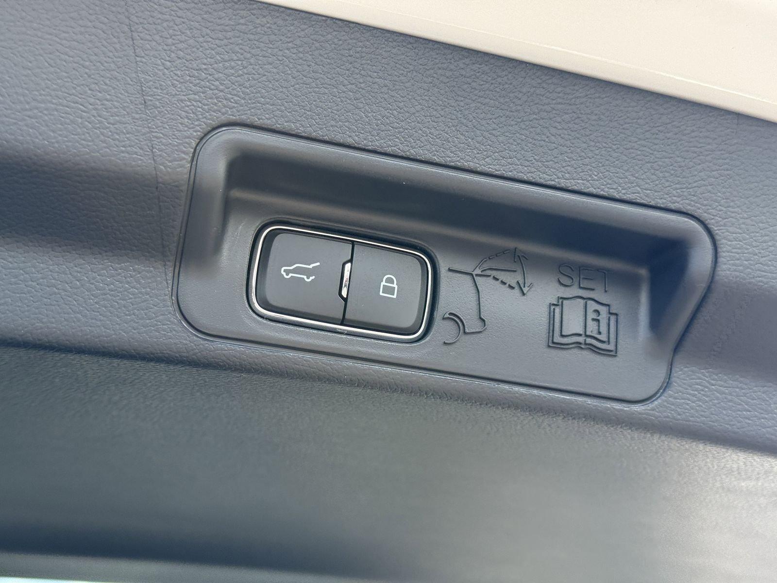 Ford Explorer Active Rwd 4D Sport Utility - Thumbnail 10