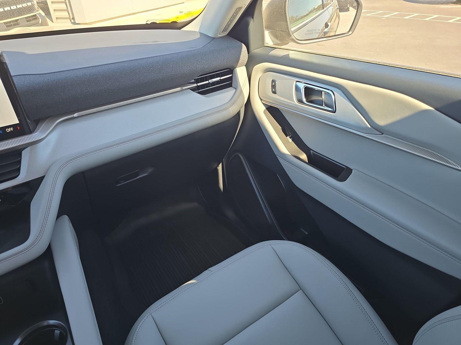 Ford Explorer Active Rwd 4D Sport Utility - Thumbnail 12