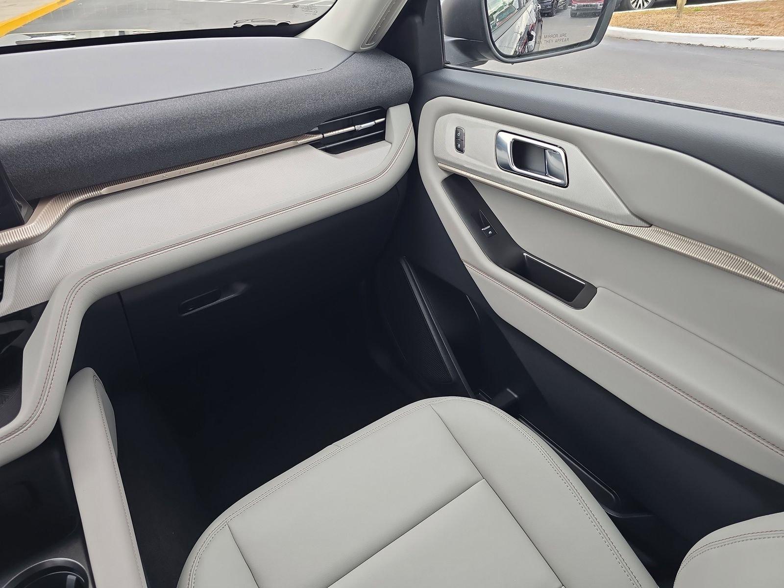 Ford Explorer Active Rwd 4D Sport Utility - Thumbnail 12