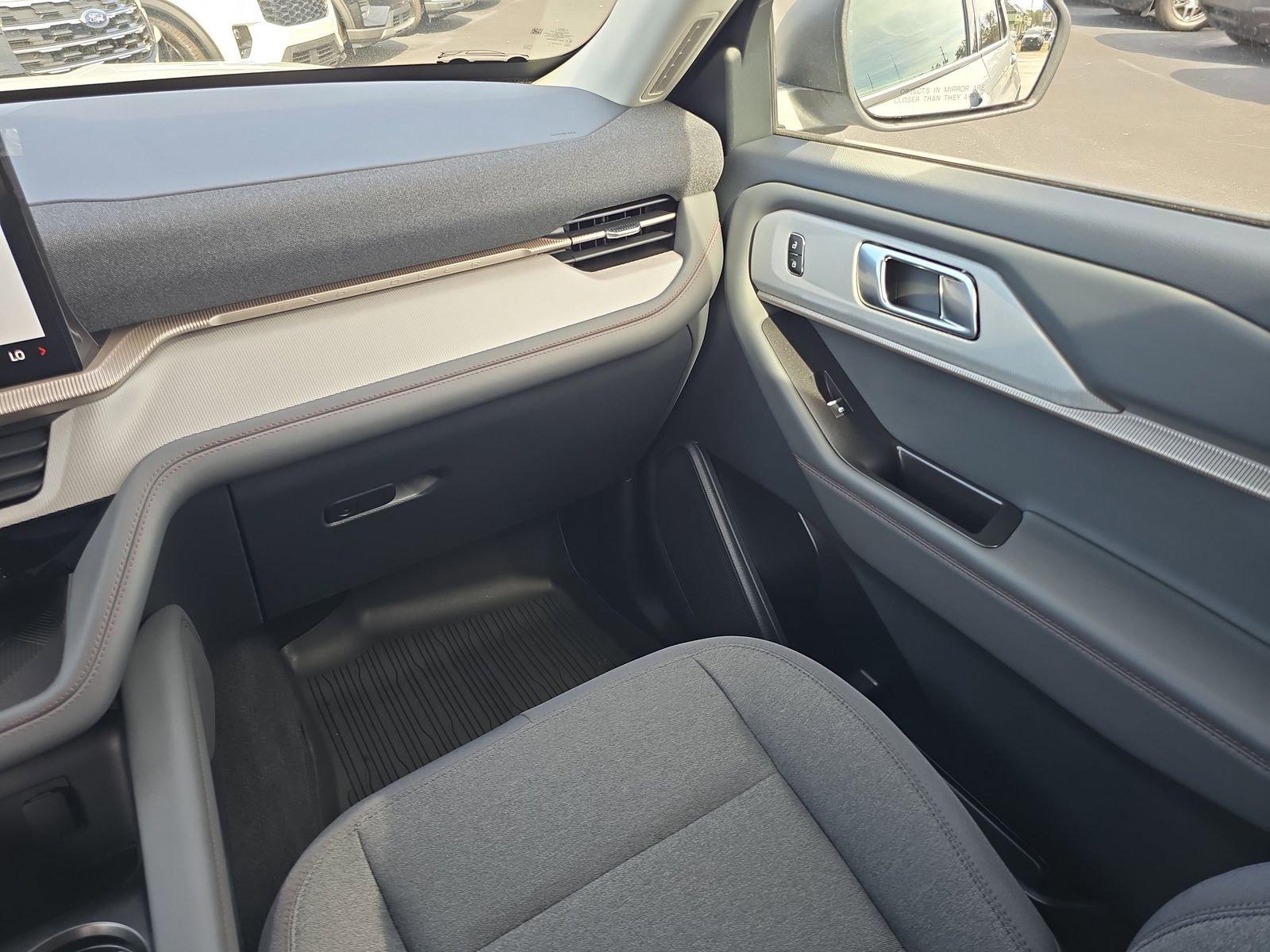 Ford Explorer Active Rwd 4D Sport Utility - Thumbnail 12