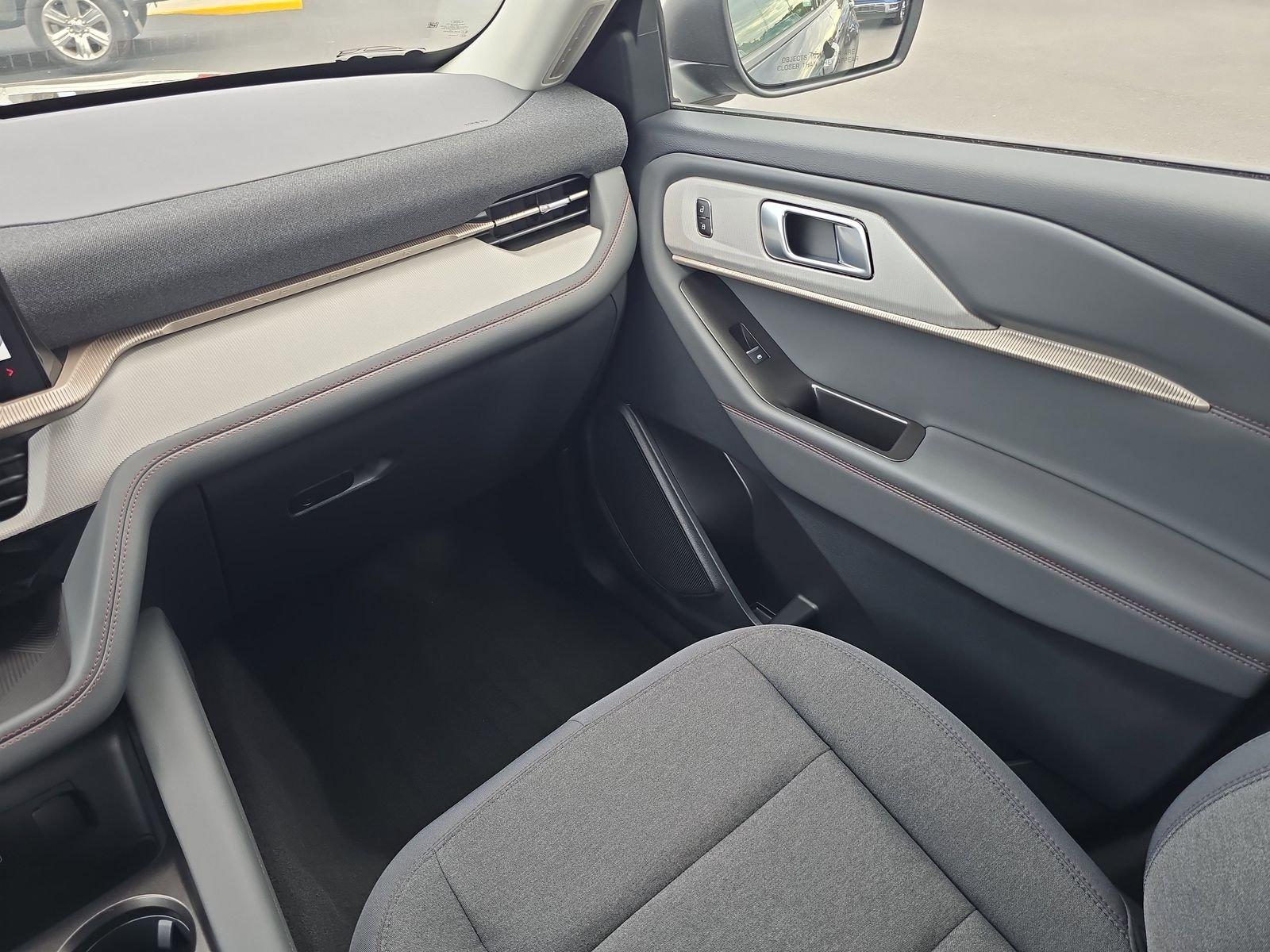 Ford Explorer Active Rwd 4D Sport Utility - Thumbnail 12