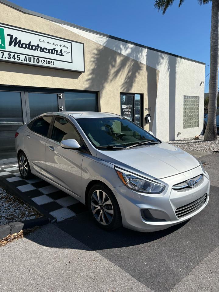 Hyundai Accentse 4-Door 6A - Thumbnail 3