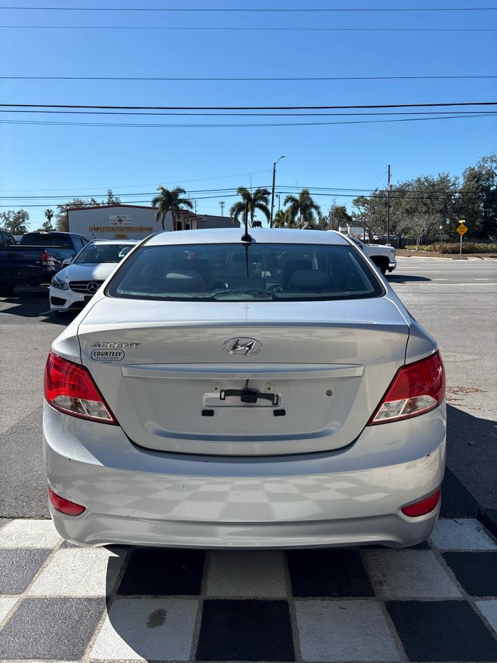 Hyundai Accentse 4-Door 6A - Thumbnail 6