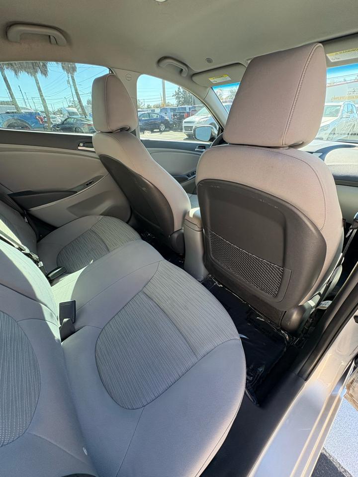 Hyundai Accentse 4-Door 6A - Thumbnail 15