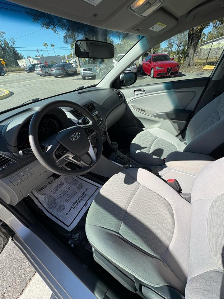 Hyundai Accentse 4-Door 6A - Thumbnail 9