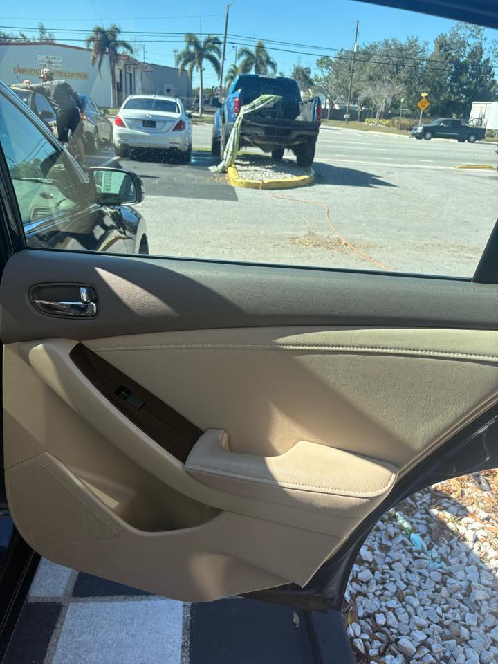 Nissan Altima3.5 Sr - Thumbnail 16