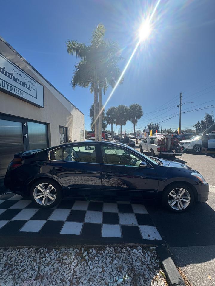 Nissan Altima3.5 Sr - Thumbnail 4