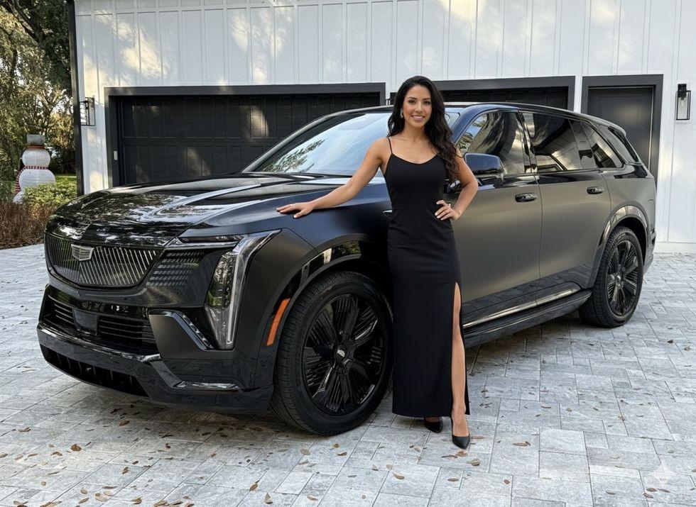 Cadillac Escalade Iq Custom Satin Escalade Iq Sport Loaded Carfax Cert | Plant City Florida | Bayshore Automo - Thumbnail 3