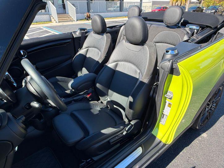 Mini Convertible Mini Cooper S Convertible Zesty Warranty Carfax | Plant City Florida | Bayshore Automoti - Thumbnail 4