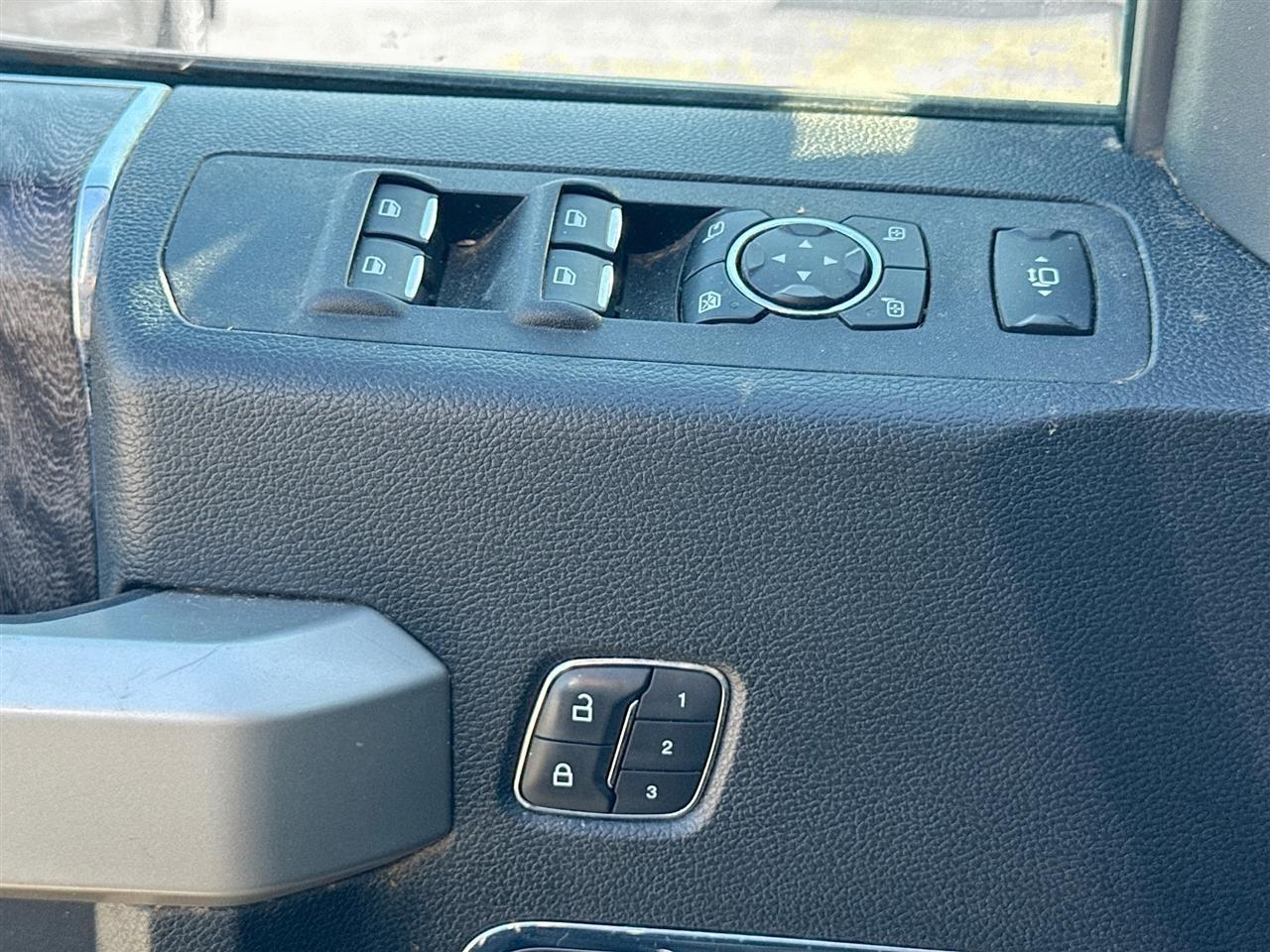 Ford Super Duty F-250 Srwlariat 4Wd Crew Cab 6.75' Box - Thumbnail 18