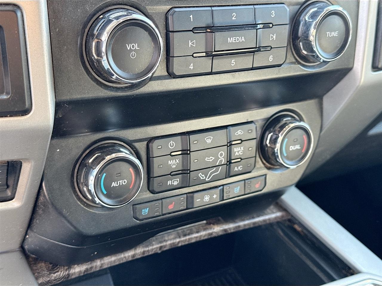 Ford Super Duty F-250 Srwlariat 4Wd Crew Cab 6.75' Box - Thumbnail 16