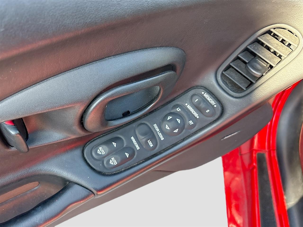 Chevrolet Corvette2Dr Convertible - Thumbnail 17