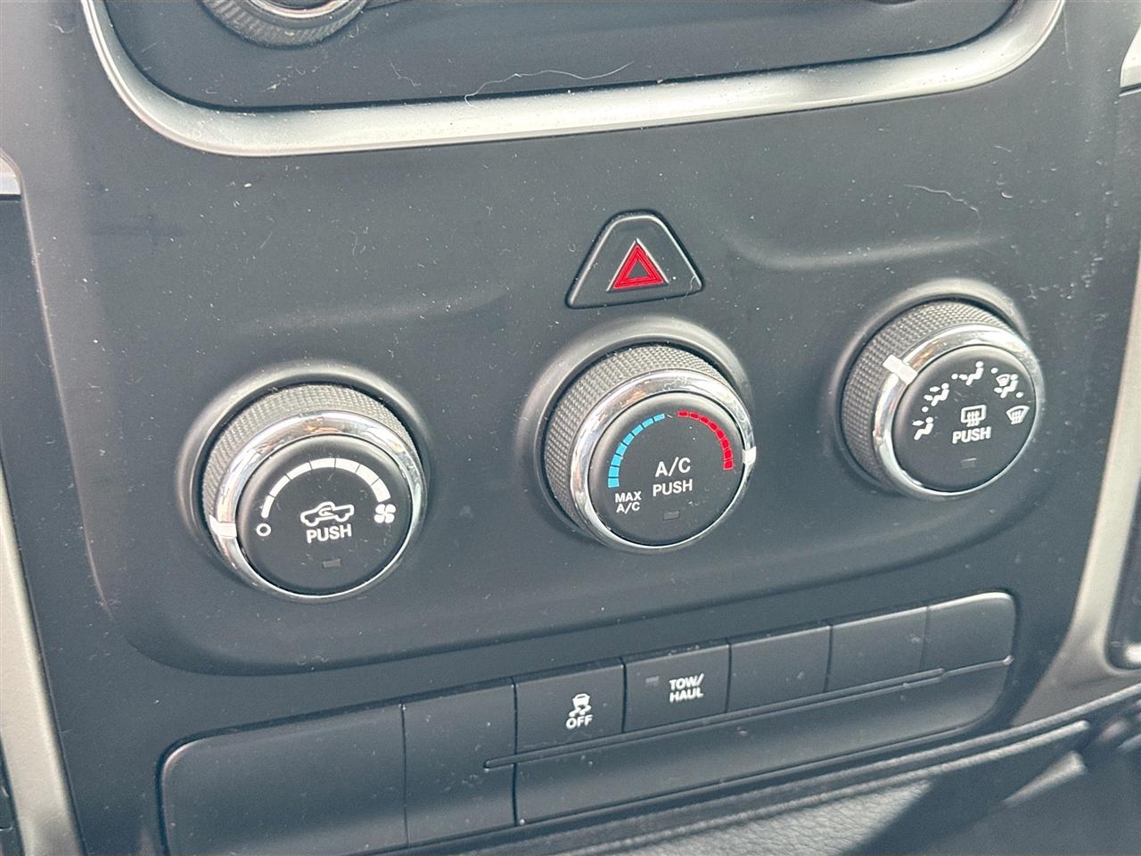 Ram 15004Wd Quad Cab 140.5" Slt - Thumbnail 14