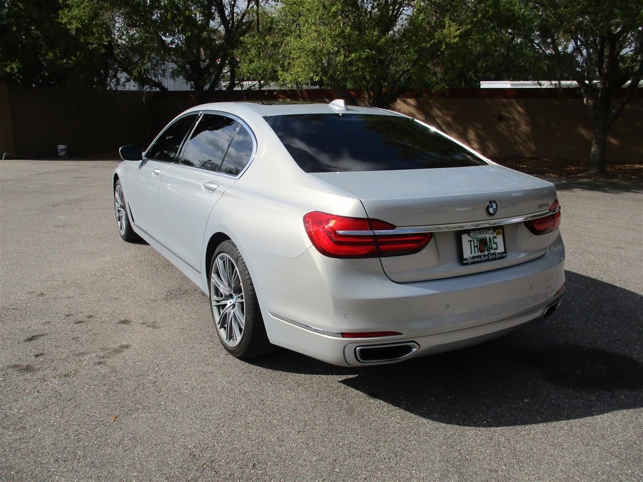 Bmw 7-Series750I - Thumbnail 3