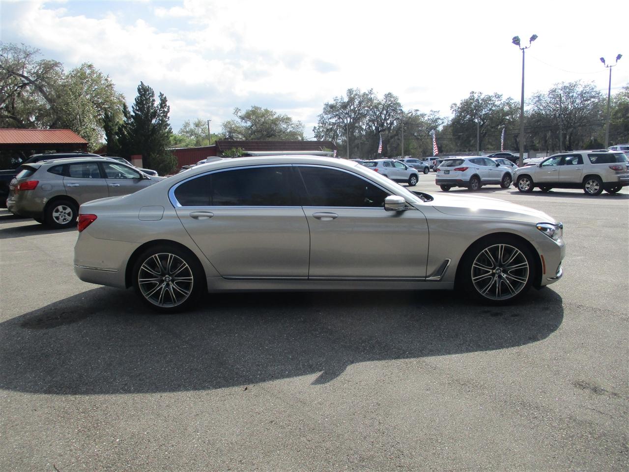 Bmw 7-Series750I - Thumbnail 6