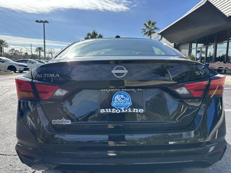 Nissan Altima - Thumbnail 4