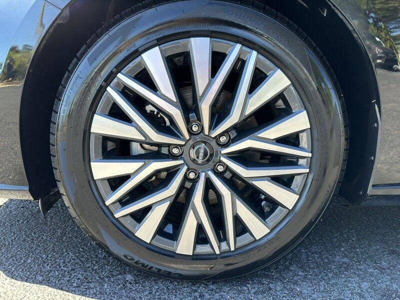 Nissan Altima - Thumbnail 11