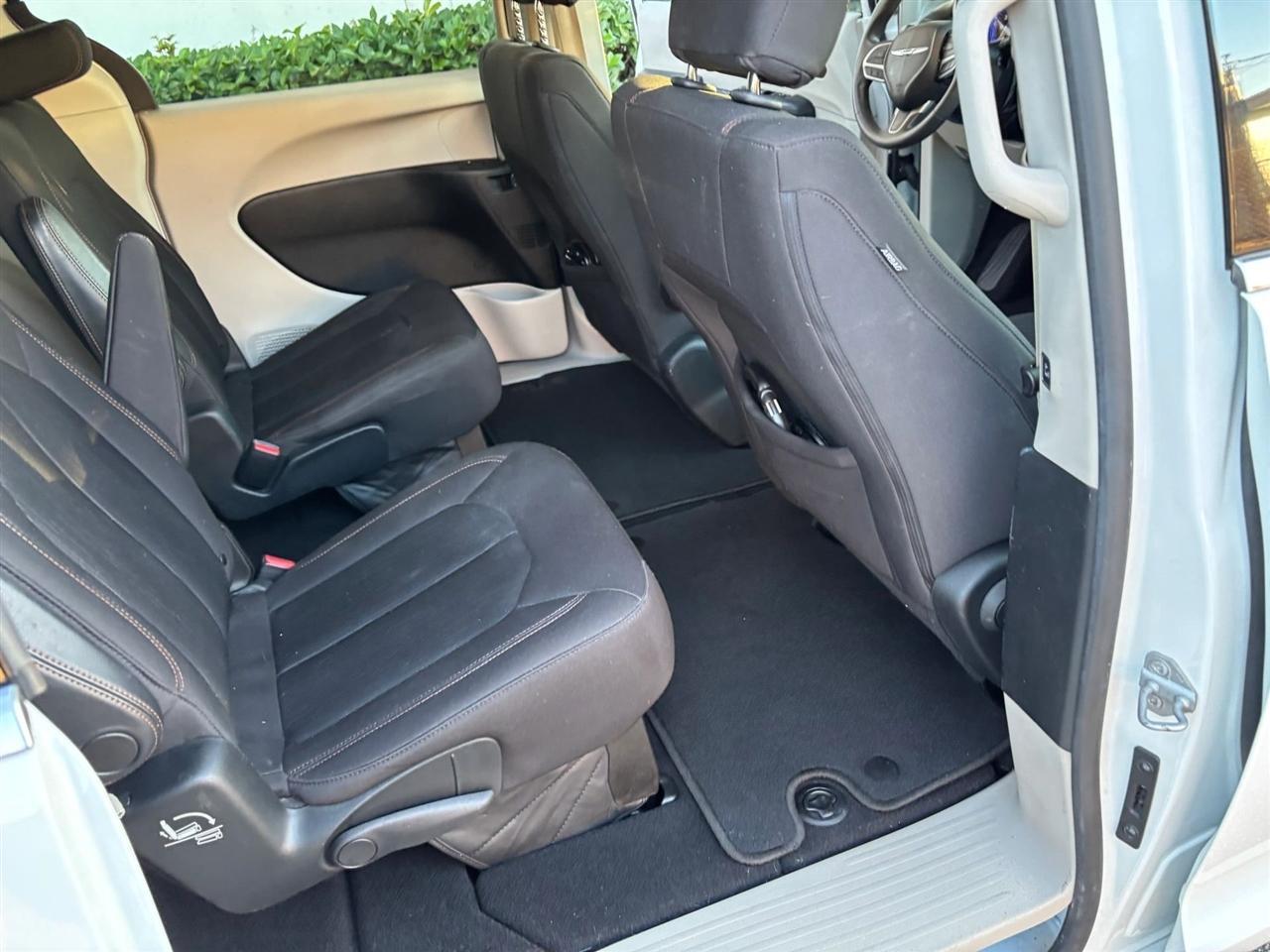 Chrysler Pacifica Touring - Thumbnail 13