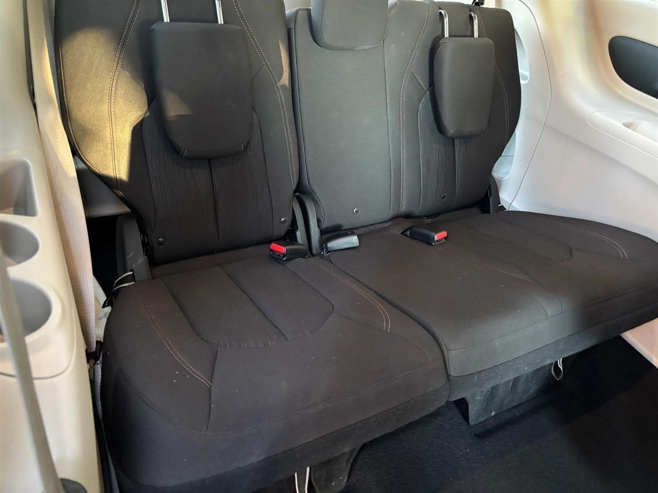 Chrysler Pacifica Touring - Thumbnail 16