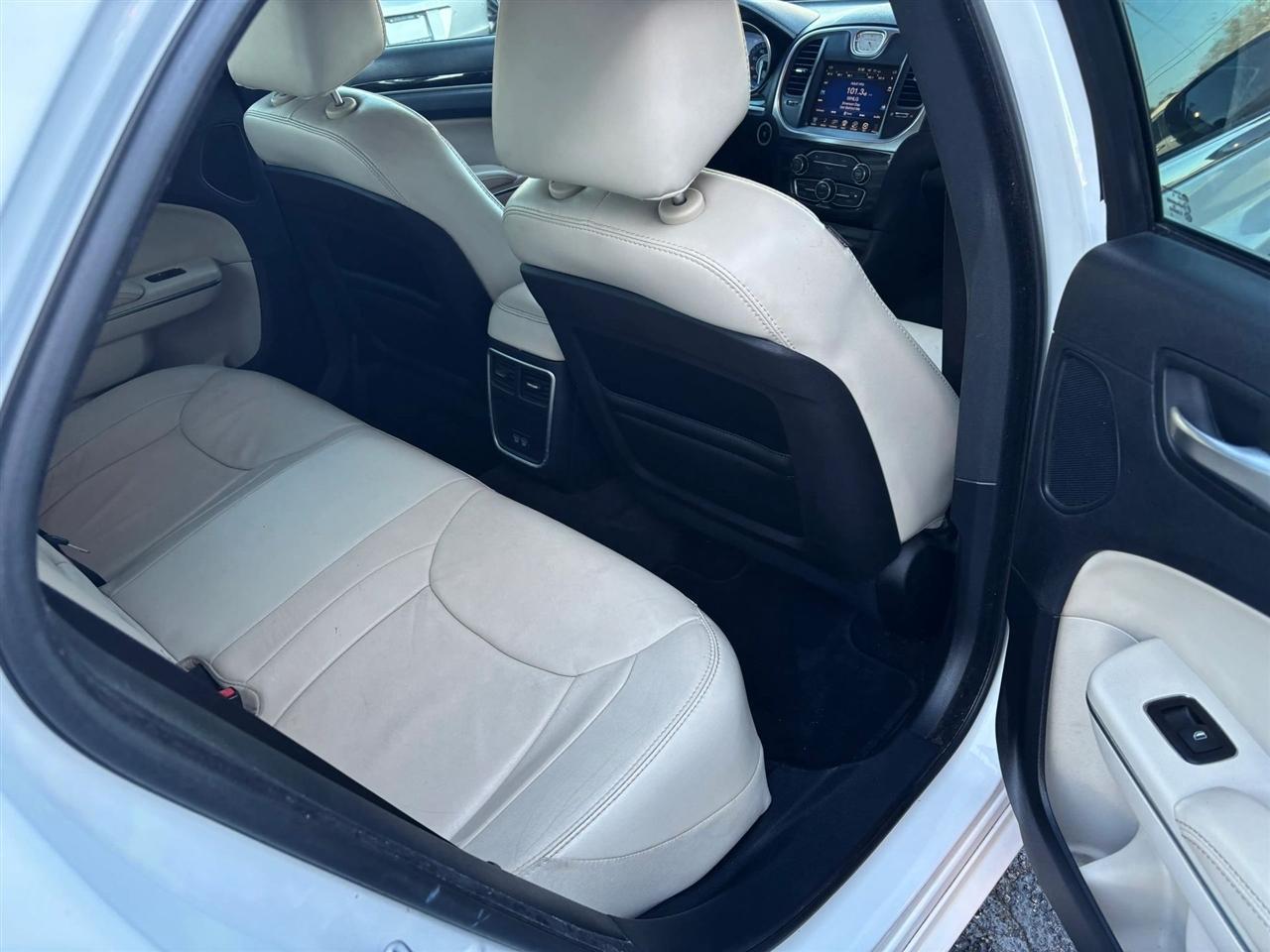 Chrysler 300 - Thumbnail 14