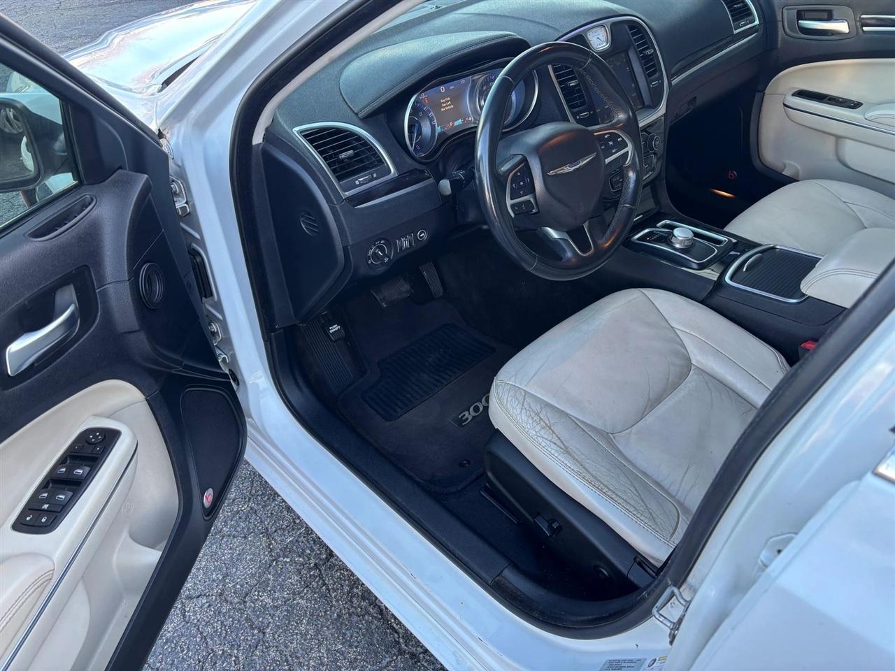 Chrysler 300 - Thumbnail 11