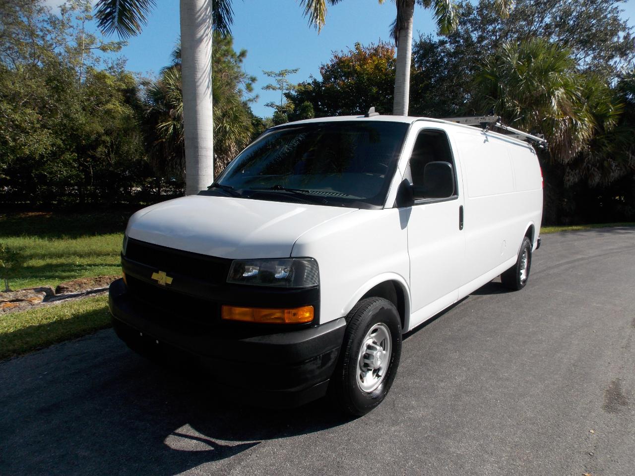 Chevrolet Express Cargo Vanrwd 2500 155" - Thumbnail 4