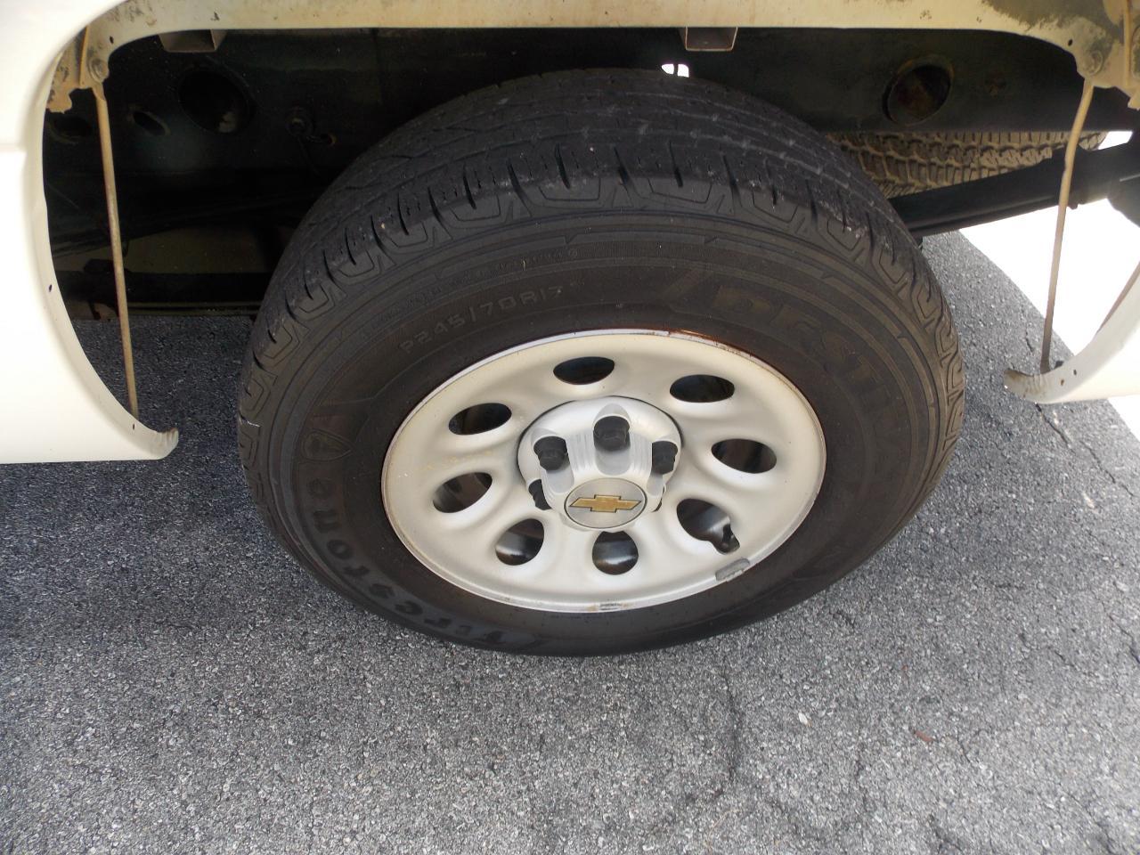 Chevrolet Silverado 1500Reg Cab 133.0" Wb Work Truck - Thumbnail 2