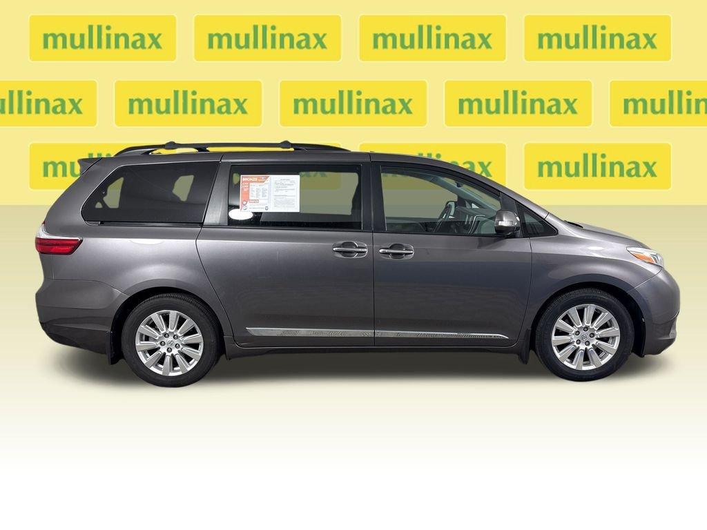 Toyota Sienna L - Thumbnail 5