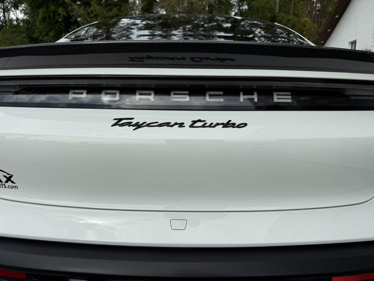 Porsche Taycan - Thumbnail 5