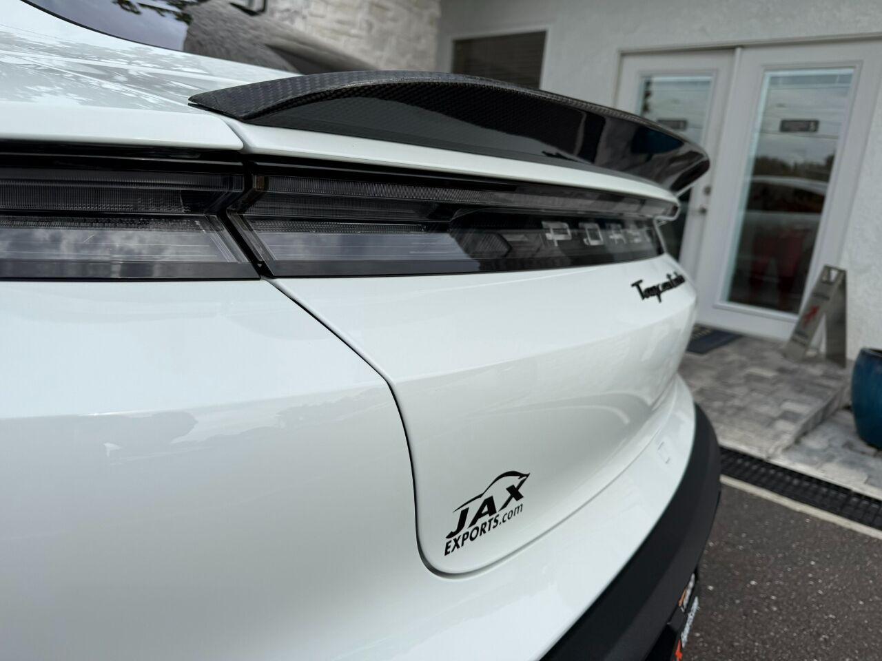 Porsche Taycan - Thumbnail 7