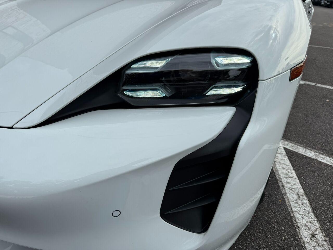 Porsche Taycan - Thumbnail 13