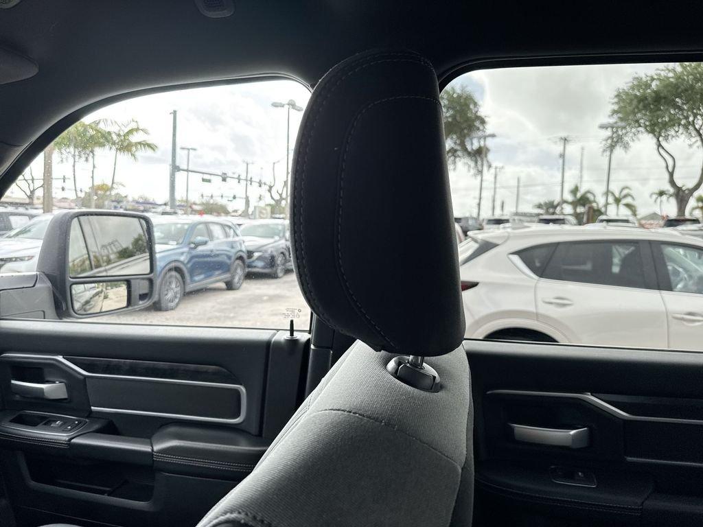 Ram 2500 Big Horn 4Wd 4D Crew Cab - Thumbnail 18