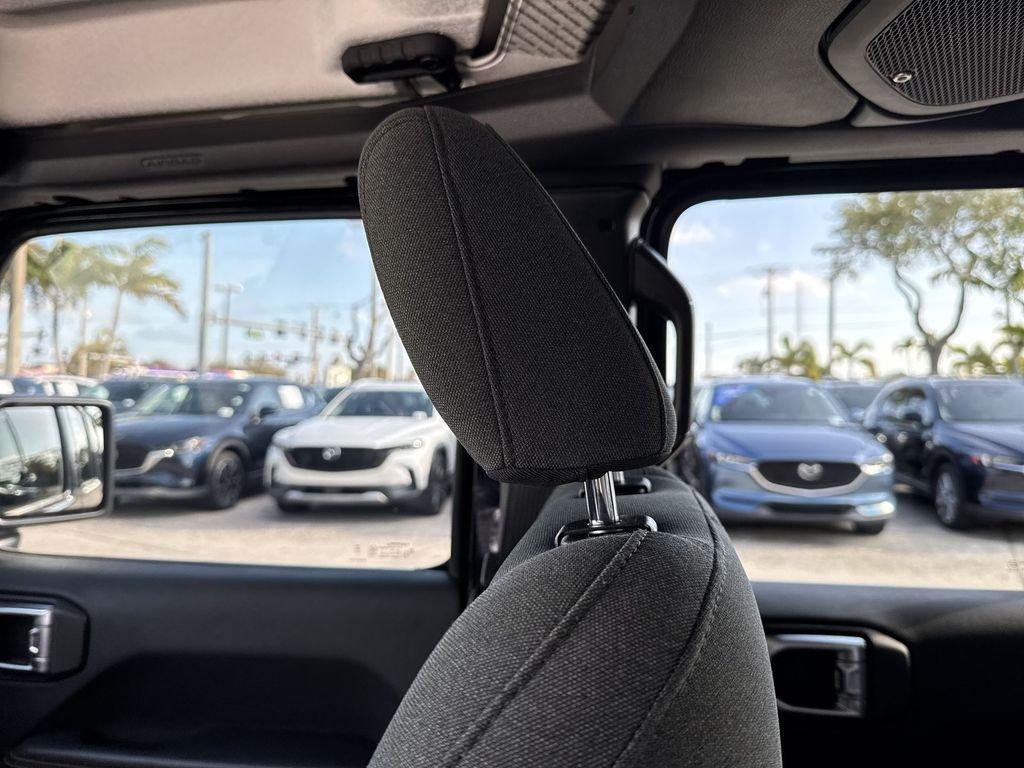 Jeep Wrangler Sahara 4Wd 4D Sport Utility - Thumbnail 18