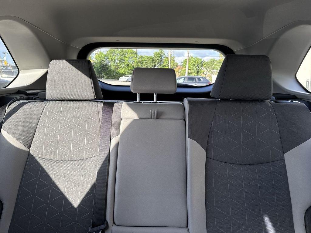 Toyota Rav4 Xle Fwd 4D Sport Utility - Thumbnail 18