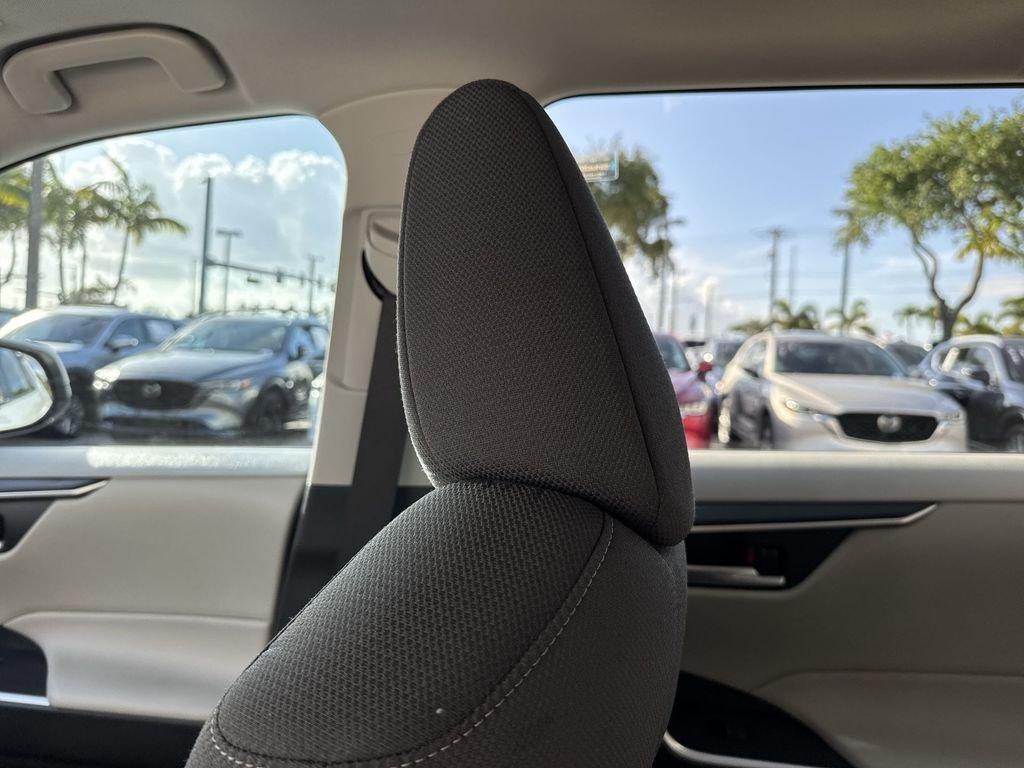 Toyota Rav4 Xle Fwd 4D Sport Utility - Thumbnail 17