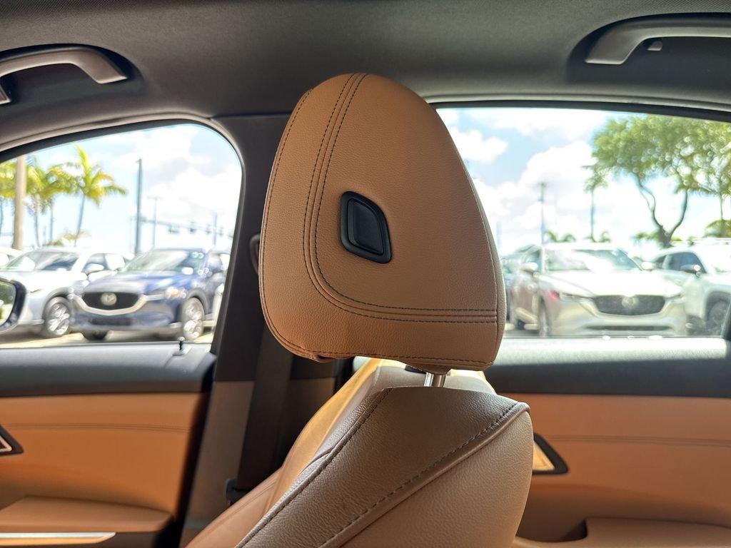 Bmw 3 Series 330I Xdrive Awd 4D Sedan - Thumbnail 18