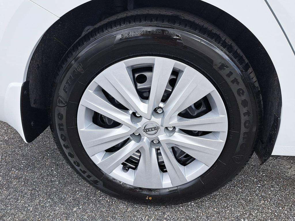 Nissan Sentra S - Thumbnail 9