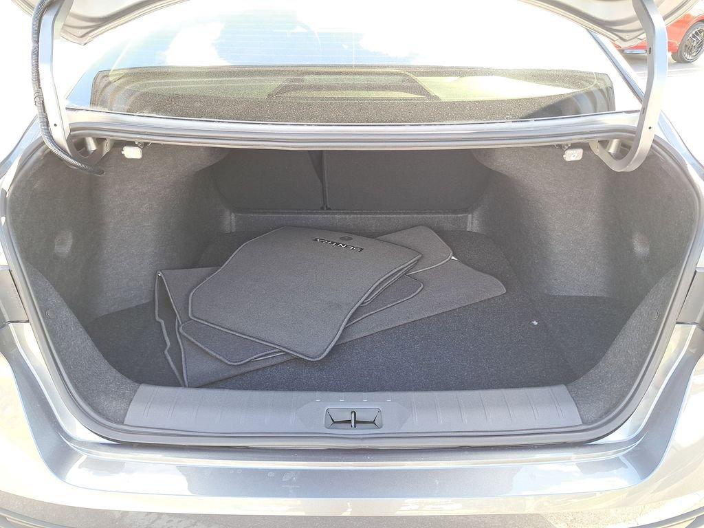 Nissan Sentra S - Thumbnail 11