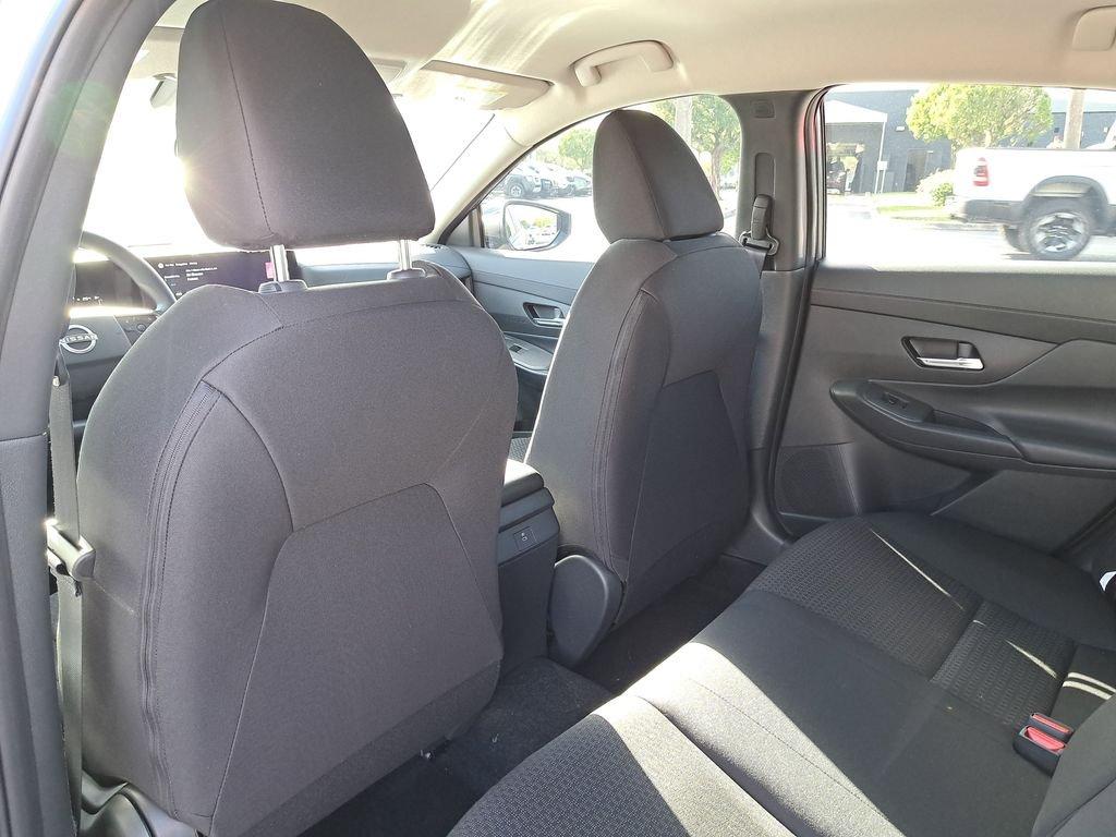 Nissan Sentra S - Thumbnail 12