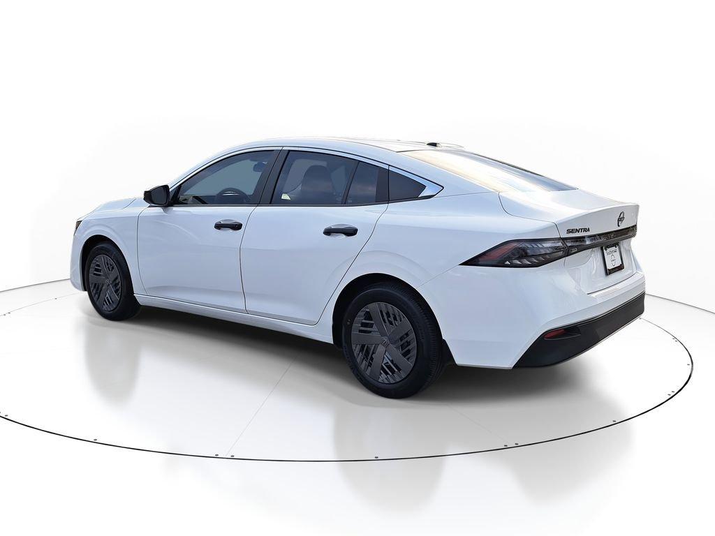 Nissan Sentra S - Thumbnail 6