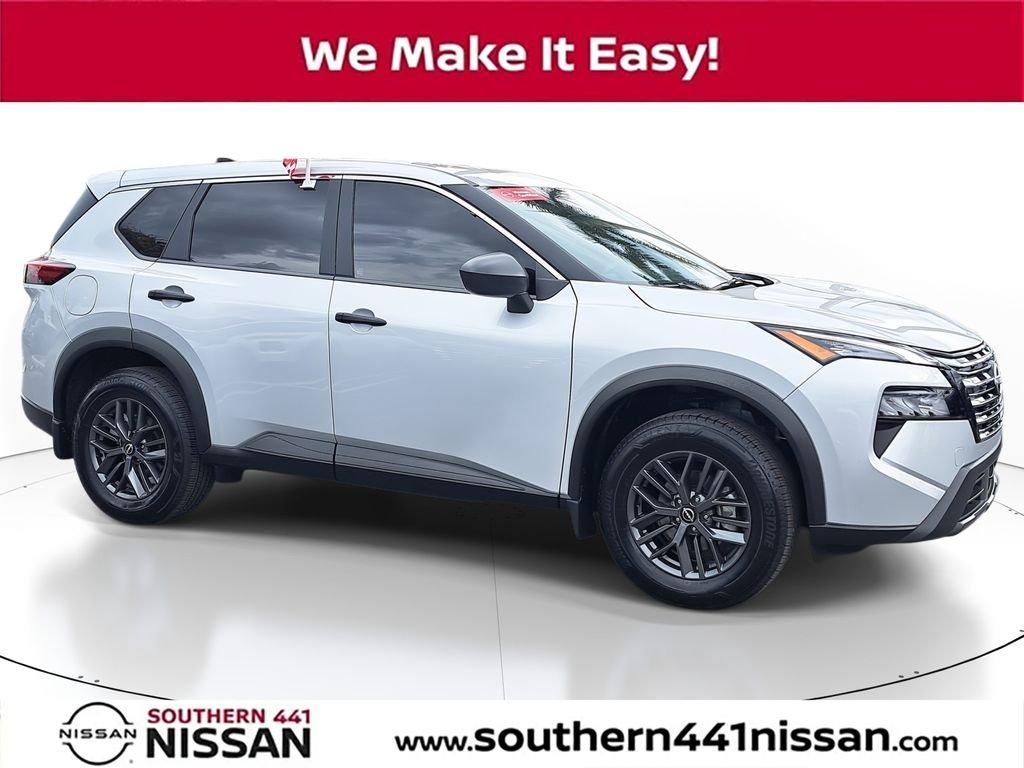 Nissan Rogue S - Thumbnail 2