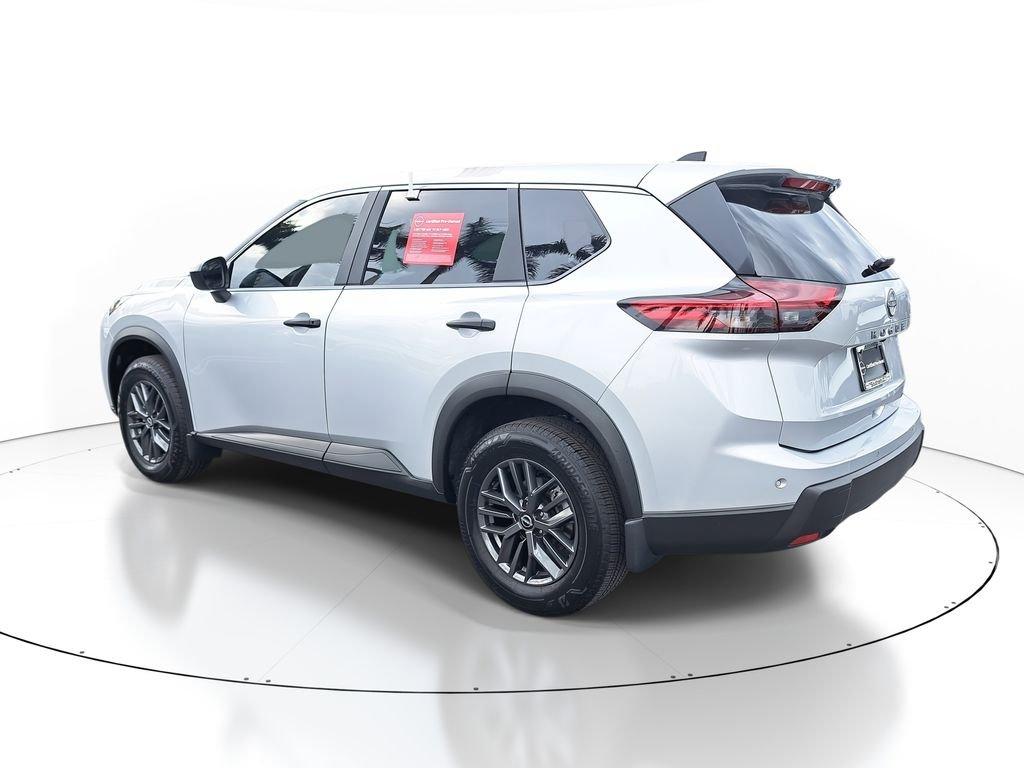 Nissan Rogue S - Thumbnail 6