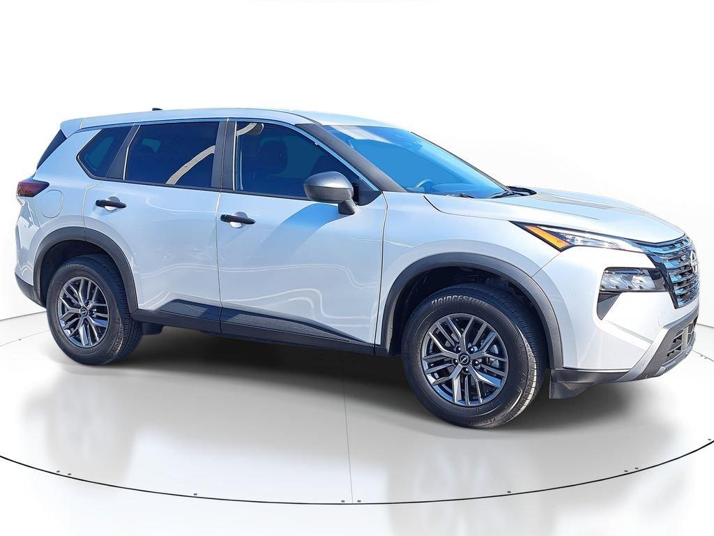 Nissan Rogue S - Thumbnail 3